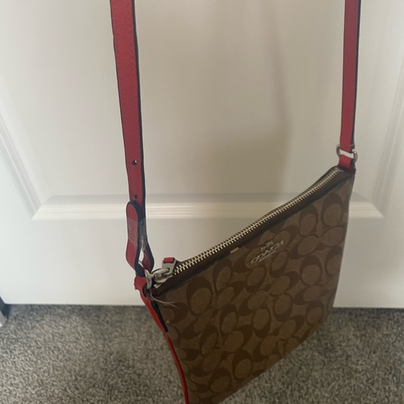 Coach crossbody purse - Picture 2 of 4